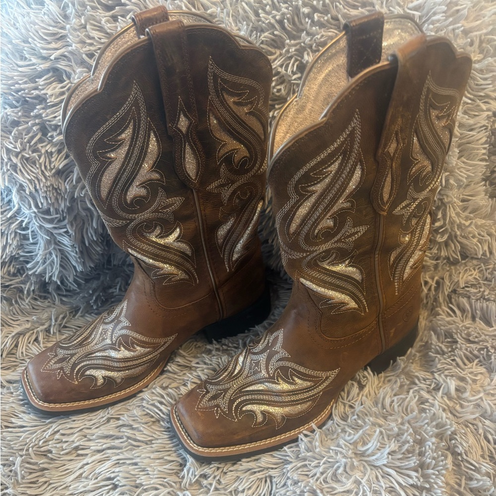 Ariat women’s round up bliss brown western boots size 8B Excellent condition!